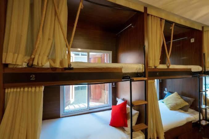 100 Years Building Bangkok Old Town By Seen Hostel Экстерьер фото